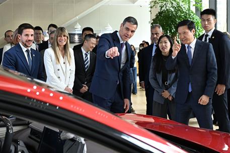 13/04/2026. Pedro Sánchez travels to China. The President of the Government of Spain, Pedro Sánchez, alongside the founder of Xiaomi, Lei Jun