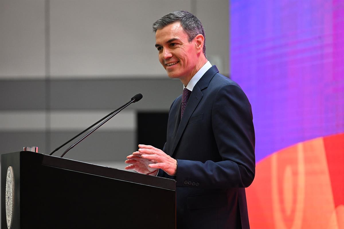 13/04/2026. Pedro Sánchez travels to China. The President of the Government of Spain, Pedro Sánchez, gives a lecture at Tsinghua University