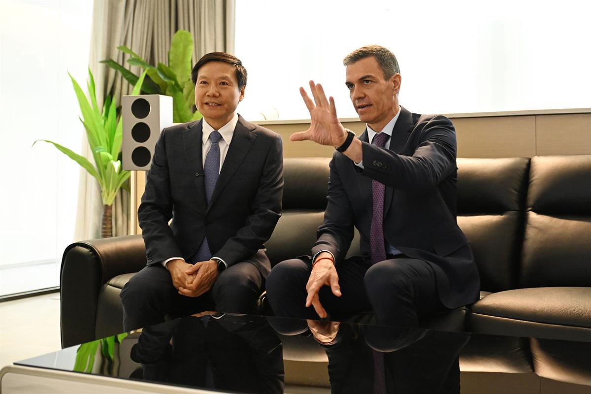 13/04/2026. Pedro Sánchez travels to China. The President of the Government of Spain, Pedro Sánchez, during the meeting with the founder of ...