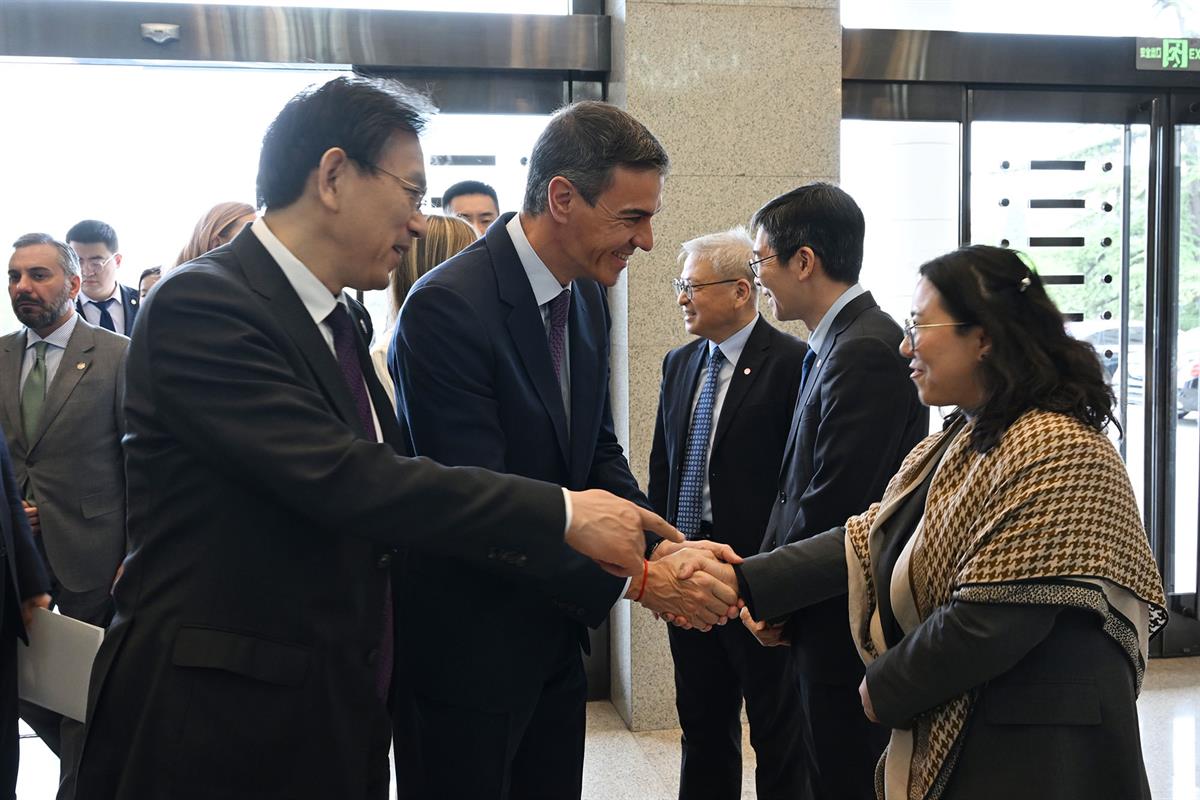 13/04/2026. Pedro Sánchez travels to China. The President of the Government of Spain, Pedro Sánchez, greets the public upon his arrival at T...