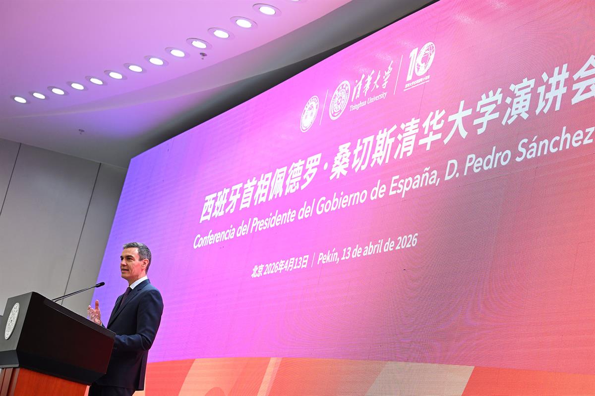 13/04/2026. Pedro Sánchez travels to China. The President of the Government of Spain, Pedro Sánchez, during his speech at Tsinghua University