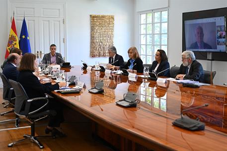 13/10/2026. Reunión del Patronato de la Fundación Centro para la Memoria de las Víctimas del Terrorismo. El presidente del Gobierno, Pedro S...
