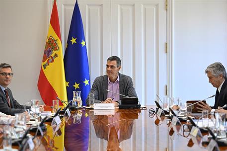 13/10/2026. Reunión del Patronato de la Fundación Centro para la Memoria de las Víctimas del Terrorismo. El presidente del Gobierno, Pedro S...