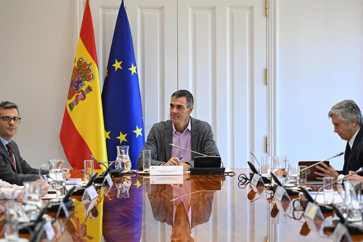 13/10/2026. Reunión del Patronato de la Fundación Centro para la Memoria de las Víctimas del Terrorismo. El presidente del Gobierno, Pedro S...