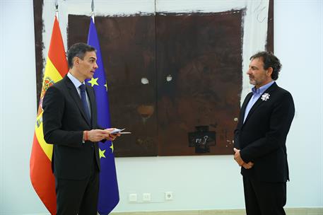 14/01/2026. Presentation of the Order of Honor to the founder and director of the NGO Open Arms. The President of the Government of Spain, P...