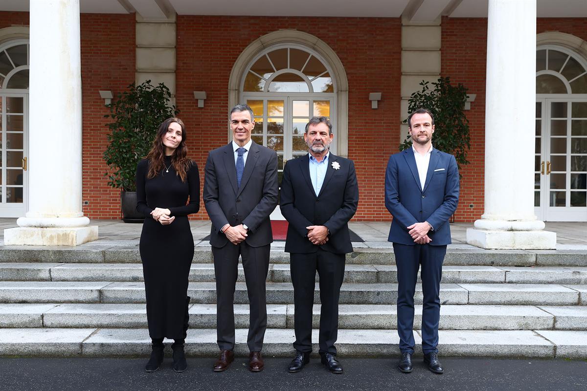 14/01/2026. Presentation of the Order of Honor to the founder and director of the NGO Open Arms. The President of the Government of Spain, P...