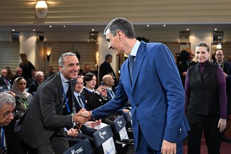 14/02/2026. Pedro Sánchez participa en la Conferencia de Seguridad de Múnich. El presidente del Gobierno, Pedro Sánchez, saluda a los asiste...