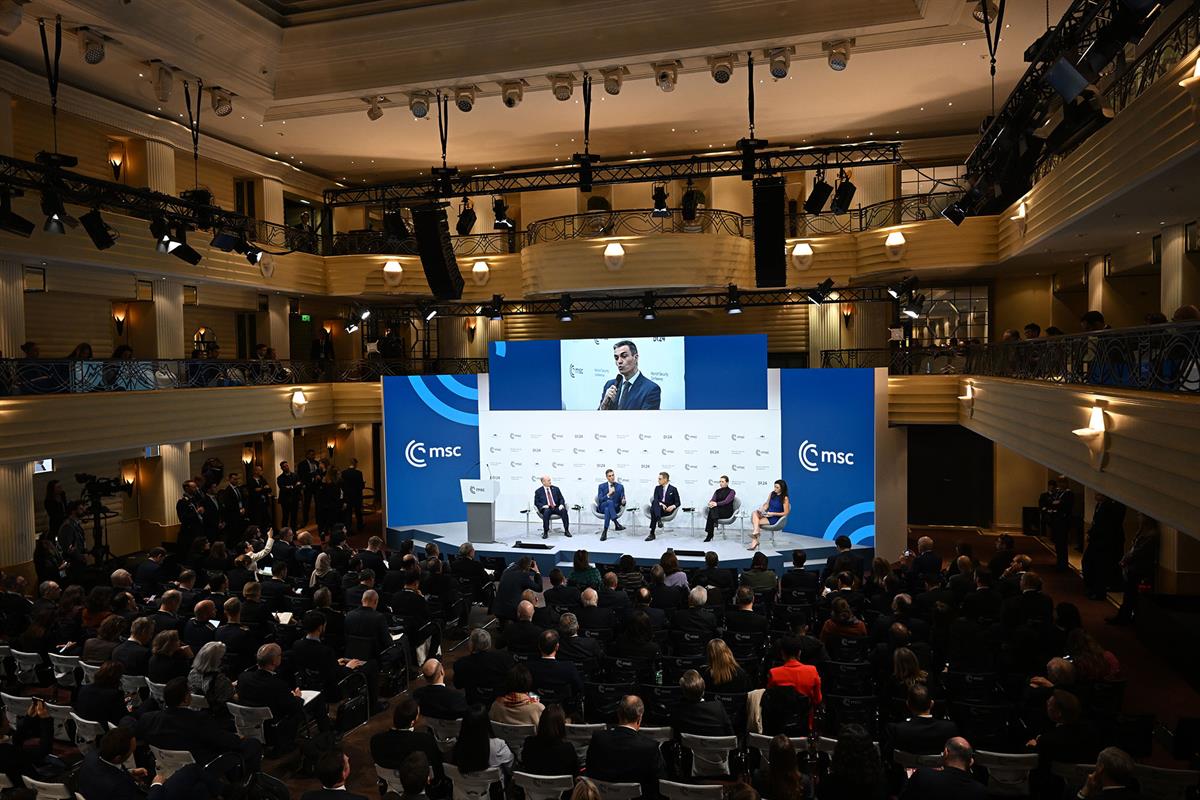 14/02/2026. Pedro Sánchez participa en la Conferencia de Seguridad de Múnich. El presidente del Gobierno, Pedro Sánchez, en la mesa redonda ...