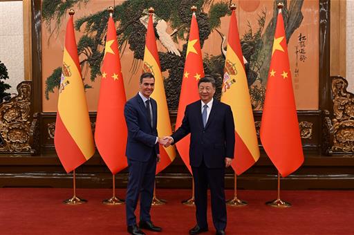 14/04/2026. Pedro Sánchez travels to China. The President of the Government of Spain, Pedro Sánchez, greets the President of China, Xi Jinping