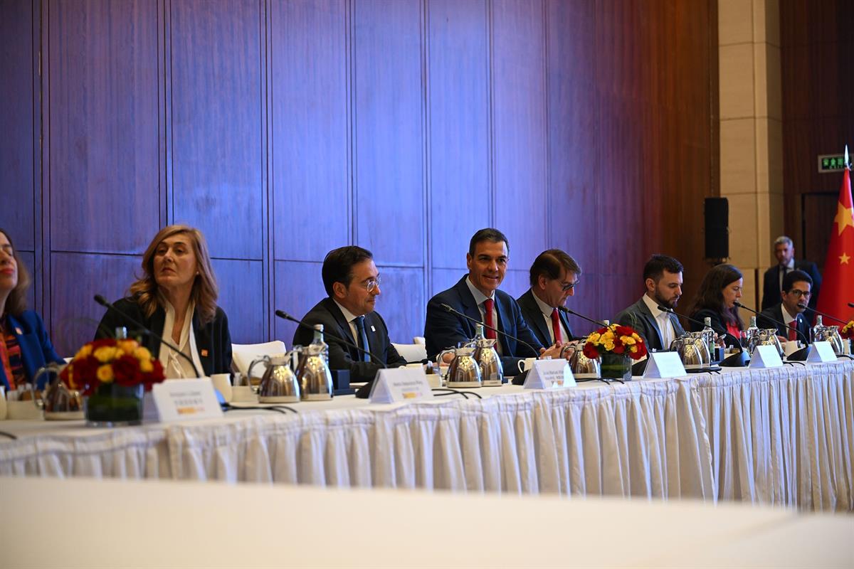 14/04/2026. Pedro Sánchez travels to China. The President of the Government of Spain, Pedro Sánchez, and the Minister of Foreign Affairs, Eu...