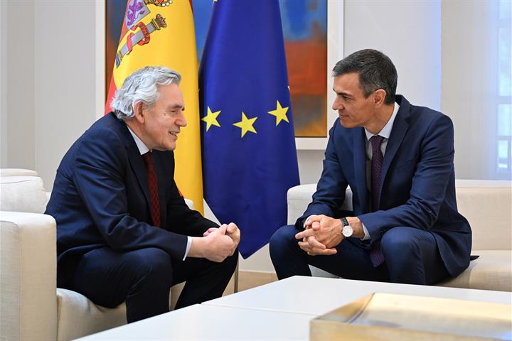 14/05/2026. Pedro Sánchez receives Gordon Brown. Meeting between the President of the Government of Spain, Pedro Sánchez, and the UK's Speci...
