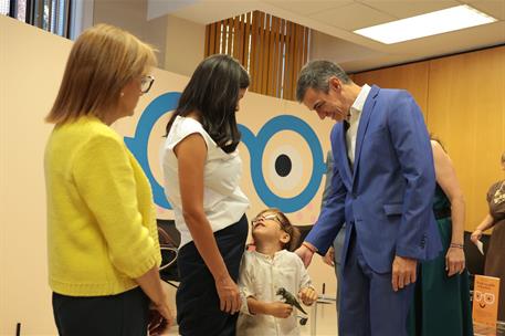 14/09/2026. Pedro Sánchez presenta la ampliación del "Plan Veo". El presidente del Gobierno, Pedro Sánchez, saluda a los asistentes al acto ...