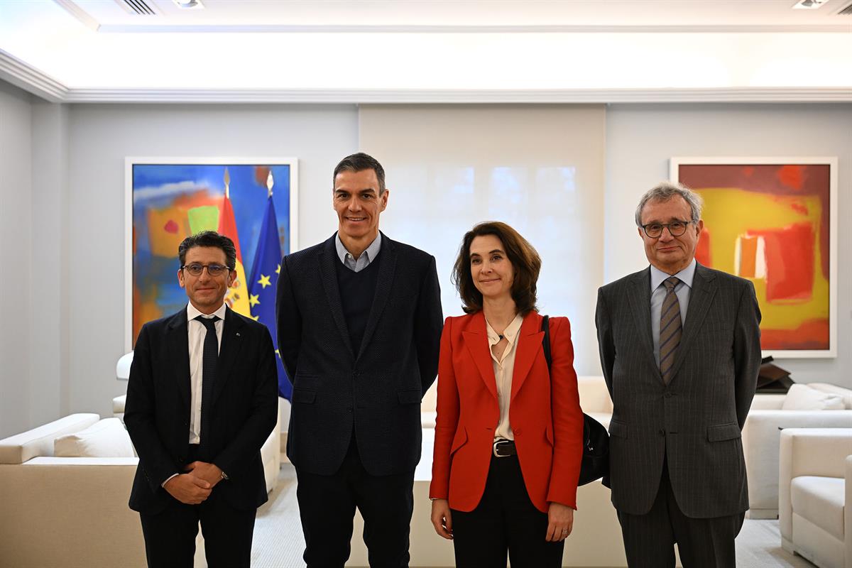 15/01/2026. The President of the Government receives representatives of the Veolia Group. The President of the Government of Spain, Pedro Sá...
