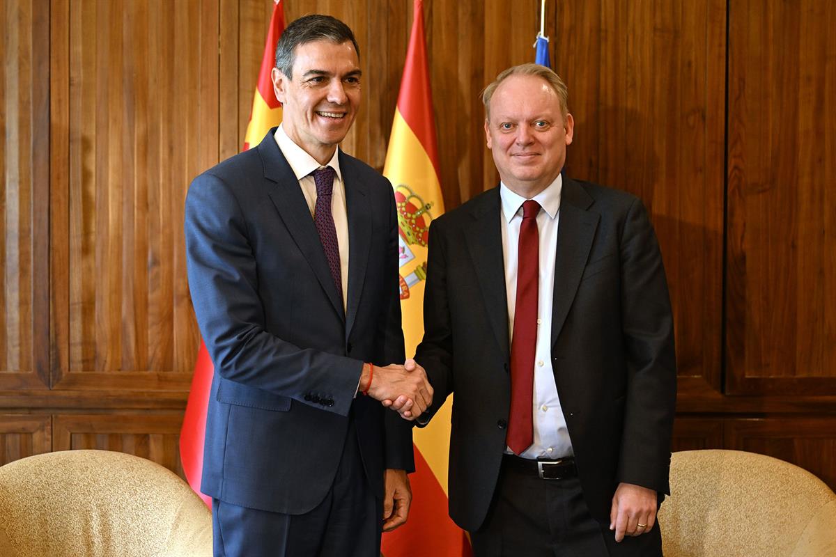 15/04/2026. Pedro Sánchez travels to China. The President of the Government of Spain, Pedro Sánchez, together with the President of the EU-C...