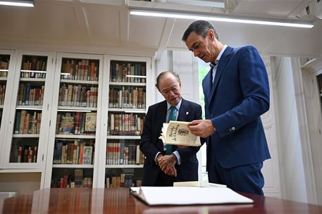 15/06/2026. Pedro Sánchez presenta el programa 'Somos. Contamos: fin de la discriminación de las mujeres en la investigación de la salud'. E...