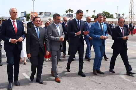 15/07/2026. Demolición de la Verja de la Línea de la Concepción. El presidente del Gobierno, Pedro Sánchez, entre el alcalde la Línea de la ...