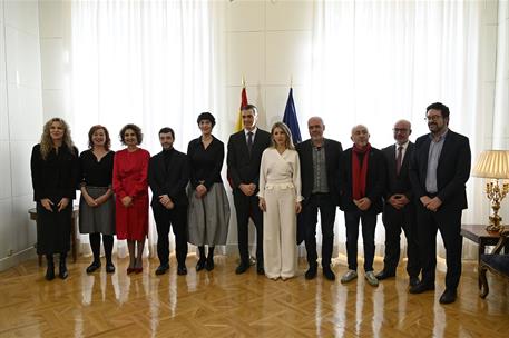 16/02/2026. Pedro Sánchez preside la firma del acuerdo para la subida del salario mínimo. La vicepresidenta primera, María Jesús Montero, lo...