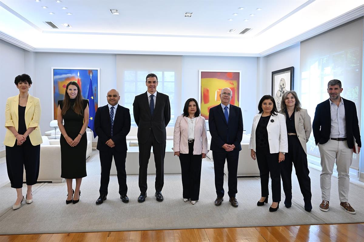 16/04/2026. Pedro Sánchez acto proceso de regularización de migrantes. El presidente del Gobierno, Pedro Sánchez, y la ministra de Inclusión...