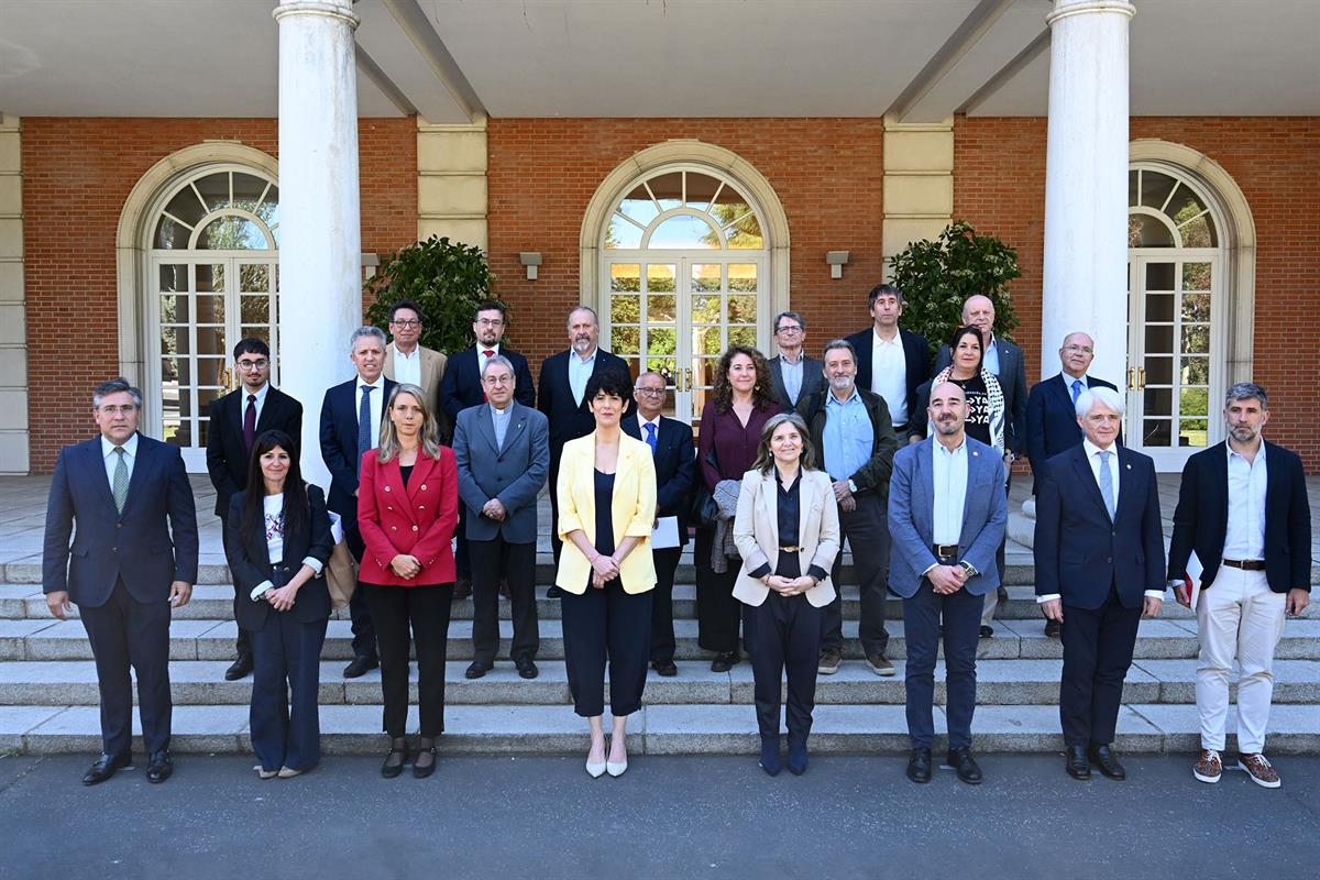 16/04/2026. Pedro Sánchez acto proceso de regularización de migrantes. La ministra de Inclusión, Seguridad Social y Migraciones y portavoz d...