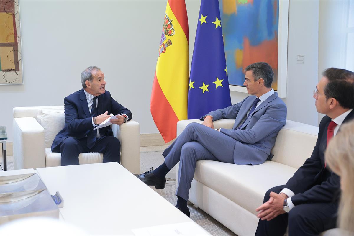 16/09/2026. Encuentro con el secretario general Iberoamericano. El secretario general iberoamericano, Andrés Allamand, el presidente del Gob...
