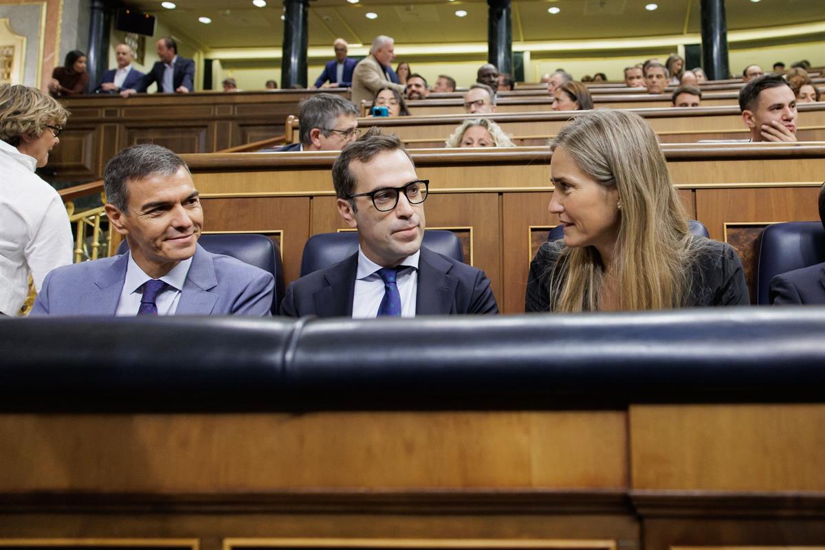 El presidente del Gobierno y los vicepresidentes Carlos Cuerpo y Sara Aagesen, en el Congreso de los Diputados