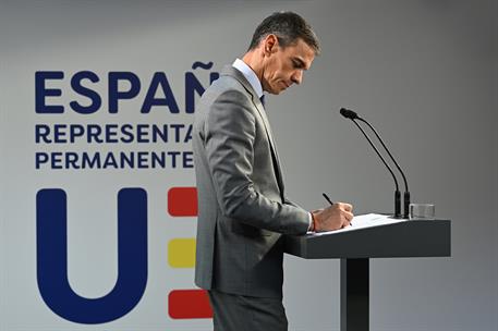 16/10/2026. El presidente del Gobierno participa en el Consejo Europeo. El presidente del Gobierno, Pedro Sánchez, durante su comparecencia ...