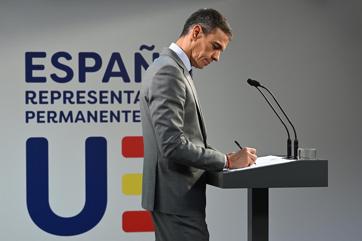 16/10/2026. El presidente del Gobierno participa en el Consejo Europeo. El presidente del Gobierno, Pedro Sánchez, durante su comparecencia ...