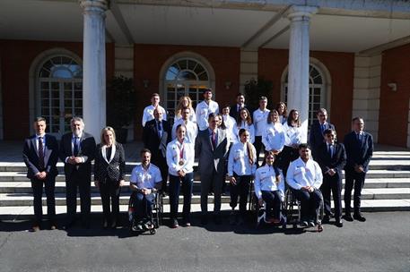 El presidente del Gobierno, con el equipo español de los Juegos Paralímpicos de Invierno