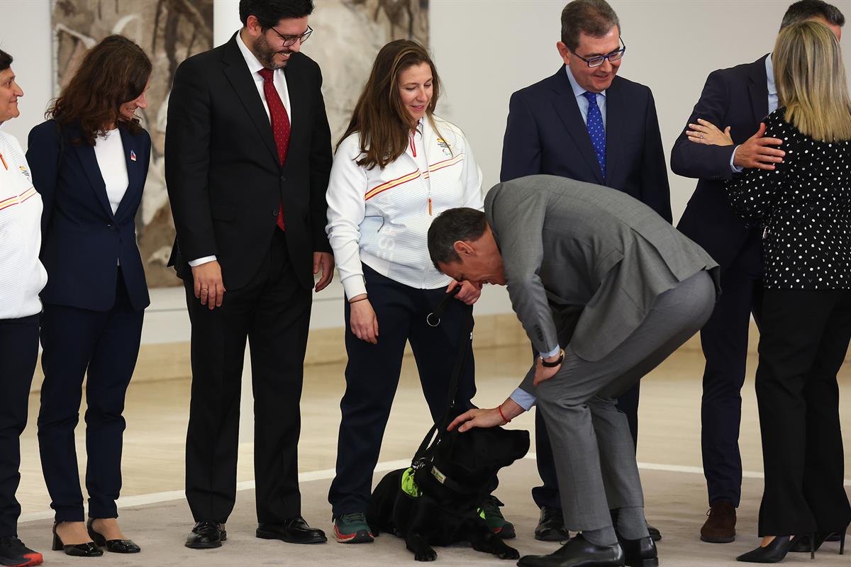 17/03/2026. El presidente del Gobierno recibe al equipo español de los Juegos Paralímpicos de Invierno. El presidente del Gobierno, Pedro Sá...