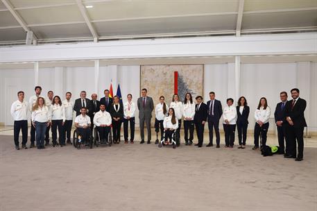 17/03/2026. El presidente del Gobierno recibe al equipo español de los Juegos Paralímpicos de Invierno. El presidente del Gobierno, Pedro Sá...