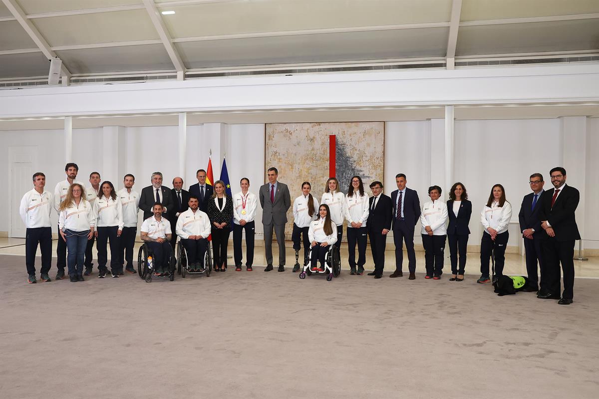 17/03/2026. El presidente del Gobierno recibe al equipo español de los Juegos Paralímpicos de Invierno. El presidente del Gobierno, Pedro Sá...