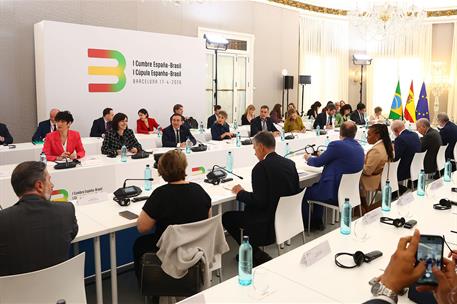 17/04/2026. I Cumbre España-Brasil. Las delegaciones española y brasileña la sesión plenaria.