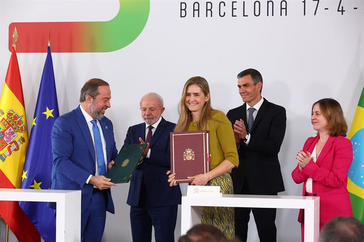17/04/2026. I Cumbre España-Brasil. El presidente del Gobierno, Pedro Sánchez, y el presidente de Brasil, Luiz Inácio Lula da Silva, durante...