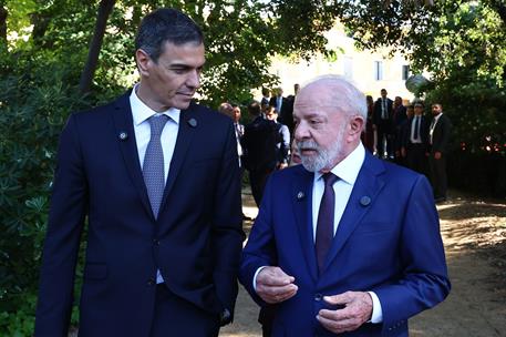 17/04/2026. I Cumbre España-Brasil. El presidente del Gobierno, Pedro Sánchez, y el presidente de Brasil, Luiz Inácio Lula da Silva, convers...