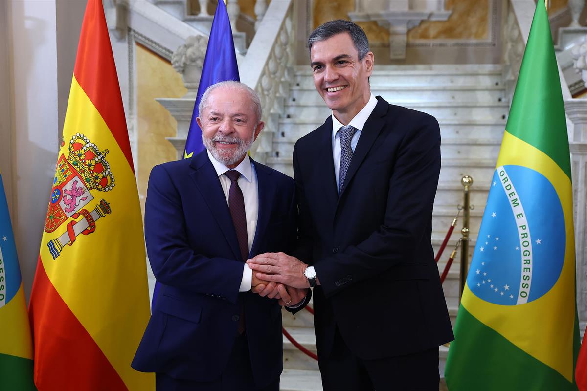 El presidente del Gobierno, Pedro S&aacute;nchez, y el presidente de Brasil, Luiz In&aacute;cio Lula da Silva, en el Palacio de Pedralbes
