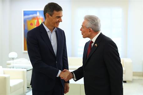 17/06/2026. Pedro Sánchez mantiene un encuentro con el embajador de EE.UU. en España. El presidente del Gobierno, Pedro Sánchez, recibe al e...
