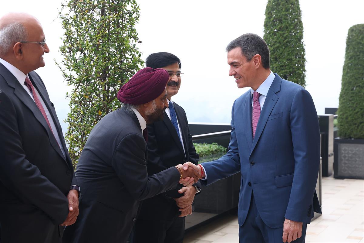 18/02/2026. Pedro Sánchez viaje a India primer día. El presidente del Gobierno, Pedro Sánchez, a su llegada al encuentro con inversores indios.
