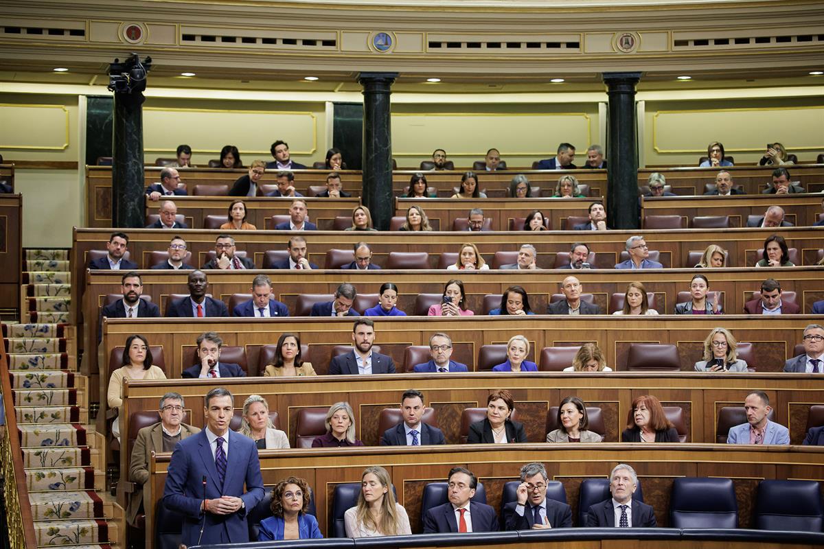 18/03/2026. Government control session. The President of the Government of Spain, Pedro Sánchez, speaks in the plenary session of the Lower ...