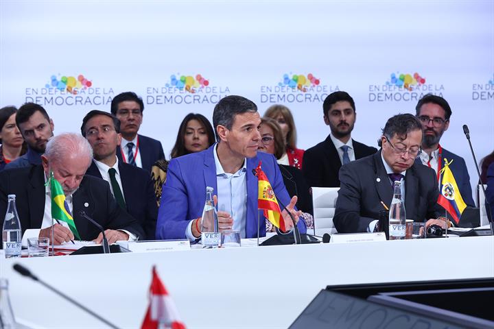 El presidente del Gobierno, Pedro Sánchez, interviene en la IV Reunión "En Defensa de la Democracia"