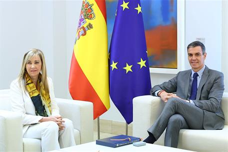 18/05/2026. El presidente del Gobierno, junto a la presidenta del Tribunal Supremo y del Consejo General del Poder Judicial, Isabel Perelló....