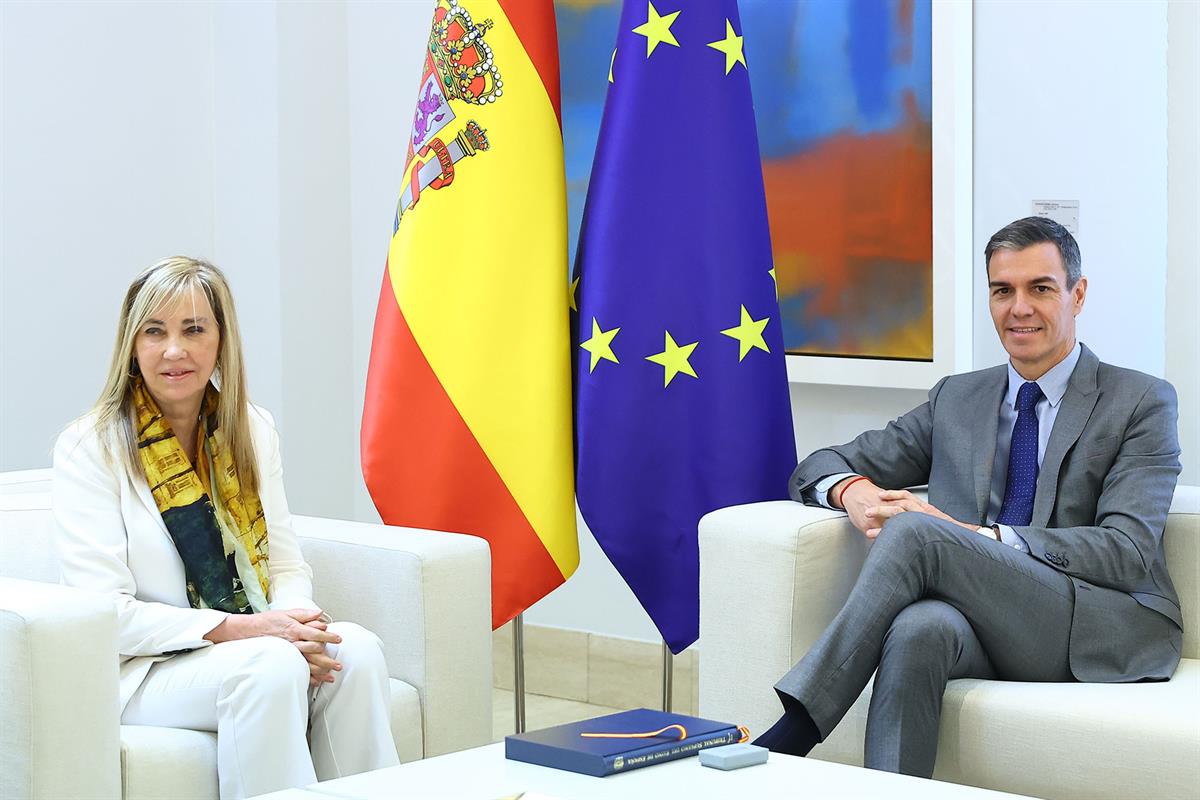 18/05/2026. El presidente del Gobierno, junto a la presidenta del Tribunal Supremo y del Consejo General del Poder Judicial, Isabel Perelló....