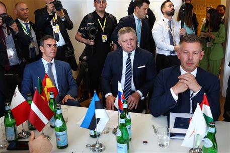 18/06/2026. Pedro Sánchez se reúne con el grupo de países Amigos de la Cohesión. El presidente del Gobierno, Pedro Sánchez, en la reunión co...
