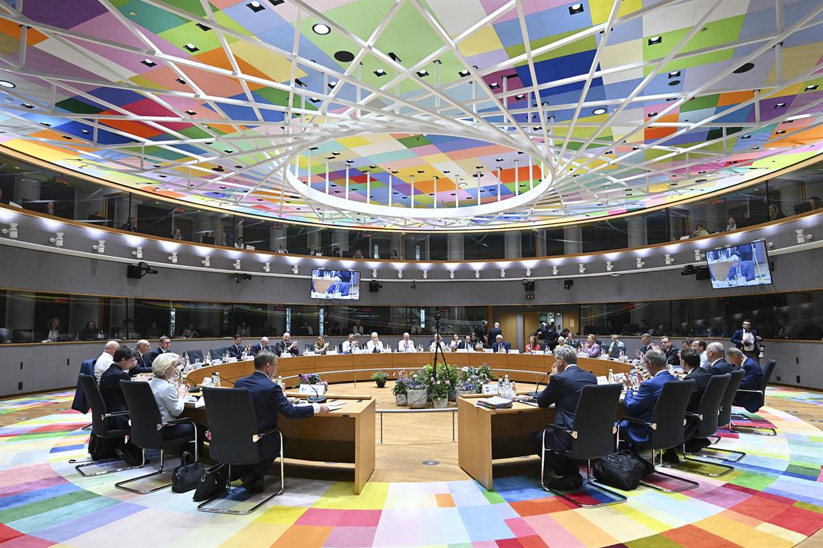 18/06/2026. Pedro Sánchez participa en la reunión del Consejo Europeo. Los líderes europeos en la sala donde se reúne el Consejo Europeo, du...