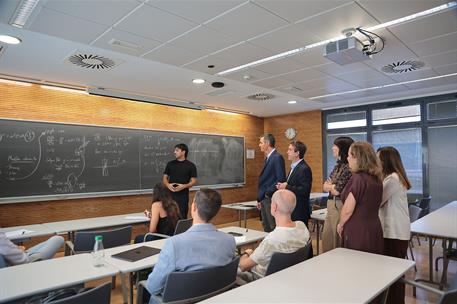 18/09/2026. Pedro Sánchez visita el Instituto de Ciencias Matemáticas. El presidente del Gobierno, durante su recorrido por el Instituto de ...