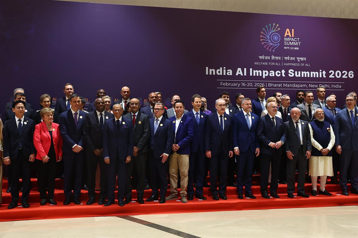 19/02/2026. Pedro Sánchez Global AI India. El presidente del Gobierno, Pedro Sánchez, junto al resto de jefes de delegación asistentes a la ...