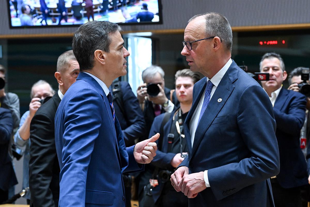 19/03/2026. European Council meeting. The President of the Government of Spain, Pedro Sánchez, talks with the German Chancellor, Friedrich M...