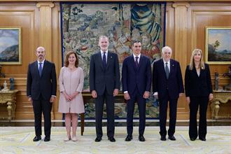 El presidente del Gobierno en la foto de familia del acto de reforma del artículo 69.3 de la Constitución