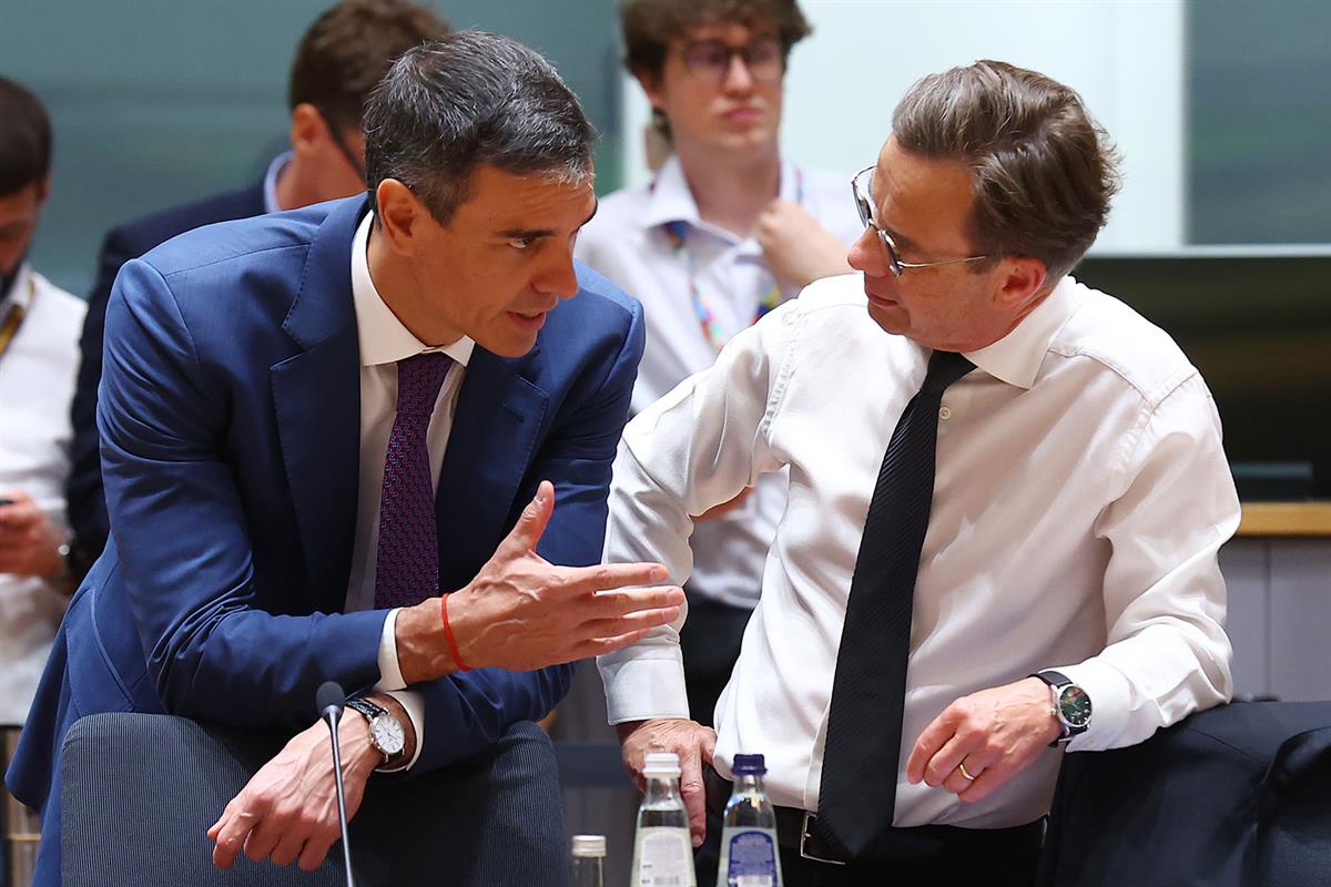 19/06/2026. Pedro Sánchez participa en la reunión del Consejo Europeo en Bruselas. El presidente del Gobierno, Pedro Sánchez, departiendo so...