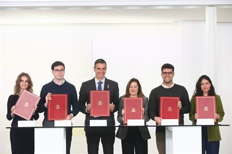19/10/2026. Pedro Sánchez presides over the signing of the declaration on the draft Royal Decree of the University Students' Statute. The Pr...
