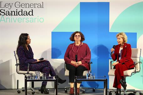 20/04/2026. Pedro Sánchez clausura el acto conmemorativo del 40º aniversario de la Ley General de Sanidad. La exministra de Sanidad Elena Sa...